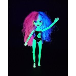 Bratzillaz Cloetta Spelletta Doll Midnight Beach 11" Glow In the Dark 2012